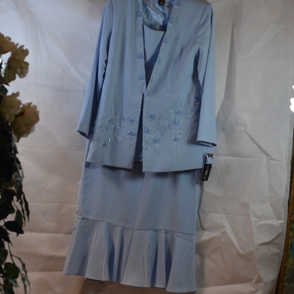 Special Occasion/bridal/Church/MOB Suit Embroidered Beaded Embellished SZ 14 NWT - Picture 3 of 12